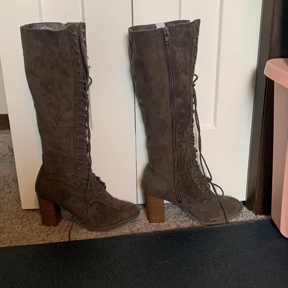 Knee high lace up boots - Picture 2 of 6